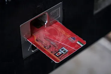 شمارش معکوس برای انتقال سهمیه بنزین به کارت بانکی / آماده باش برای بانک‌های کشور