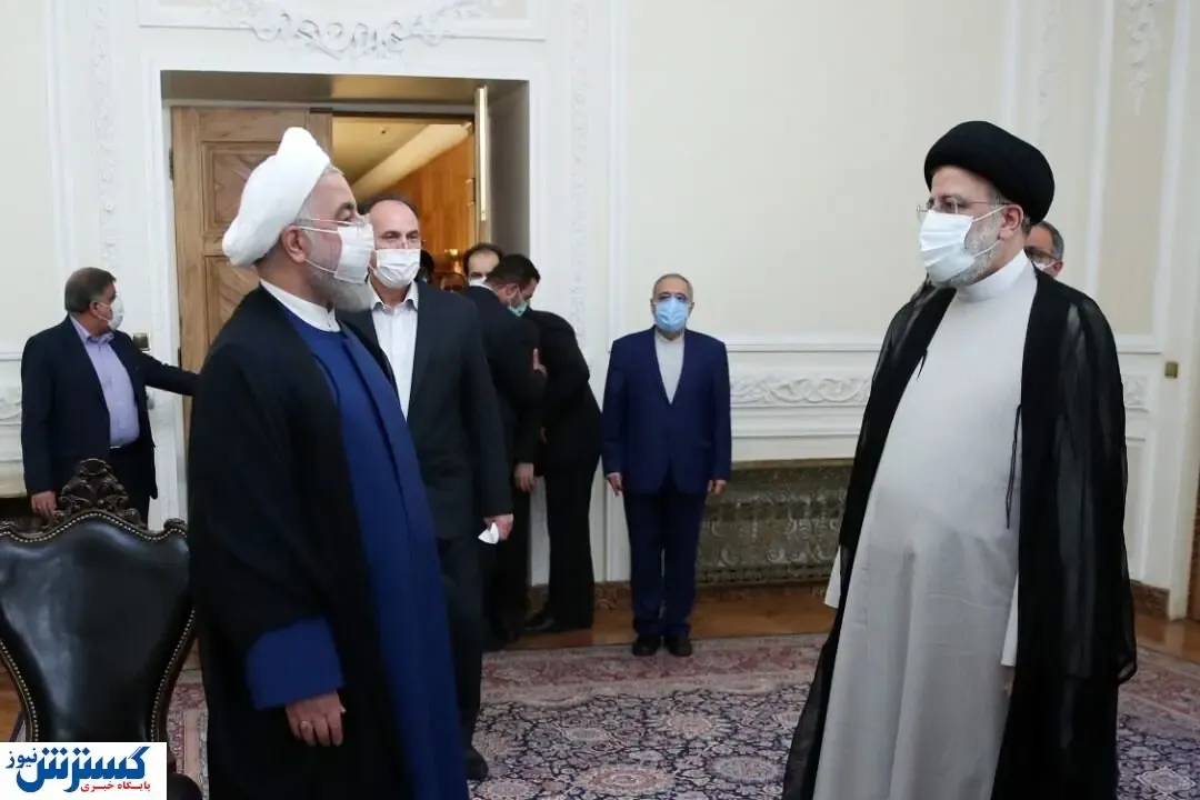 روحانی دفتر ریاست جمهوری را تحویل رئیسی داد