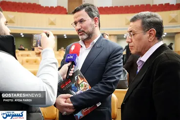 تصاویر/ توزیع ویژه‌نامه صمت در  مراسم روز ملی صادرات