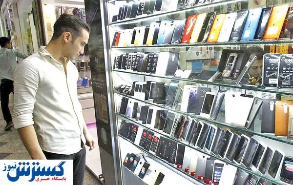 تغییر قیمت موبایل توسط ۵۰ نفر!