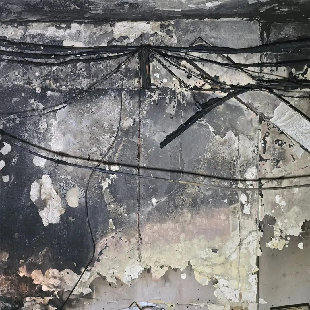 آتش‌سوزی مهیب در میدان فردوسی / انبار لوازم خانگی در چند دقیقه خاکستر شد