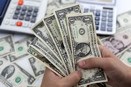 قیمت دلار آزاد در بازار امروز چهارشنبه ۱۴ مرداد ۱۴۰۵