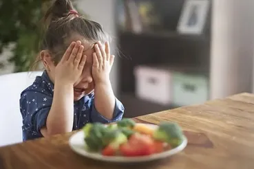 علت بی اشتهایی در کودکان و راهکارهای ساده برای والدین