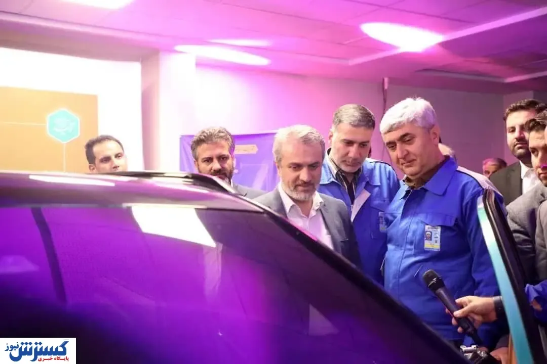 وزیر صمت ری‌را را رونمایی کرد