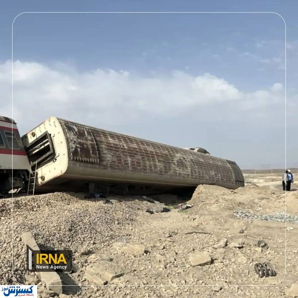 خروج قطار مسافربری از ریل در میانه + عکس