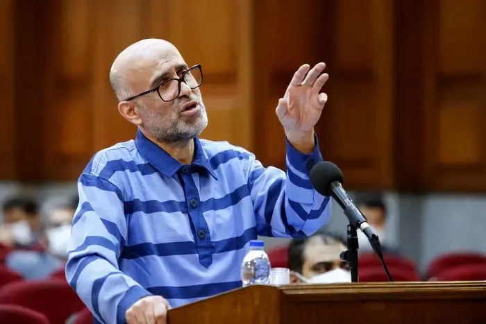 طبری به زندان برگشت