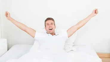 چگونه بدن خود را آموزش دهیم تا صبح‌ها سرحال بیدار شویم؟