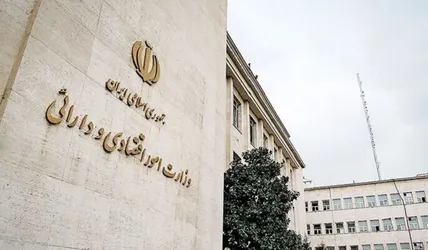 تخلف وزیر اقتصاد در تغییر مدیرعامل بانک ملی / از بی‌عملی در دوران جنگ تا تغییرات شبانه به سبک احمدی‌نژاد