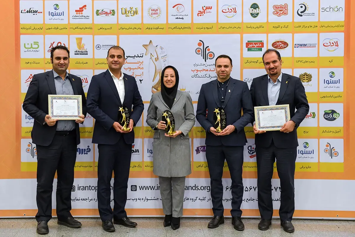 انتخاب بانک پاسارگاد به عنوان محبوب‌ترین نام تجاری صنعت بانکی کشور