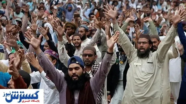 معترضان در پاکستان نیروهای پلیس را گروگان گرفتند