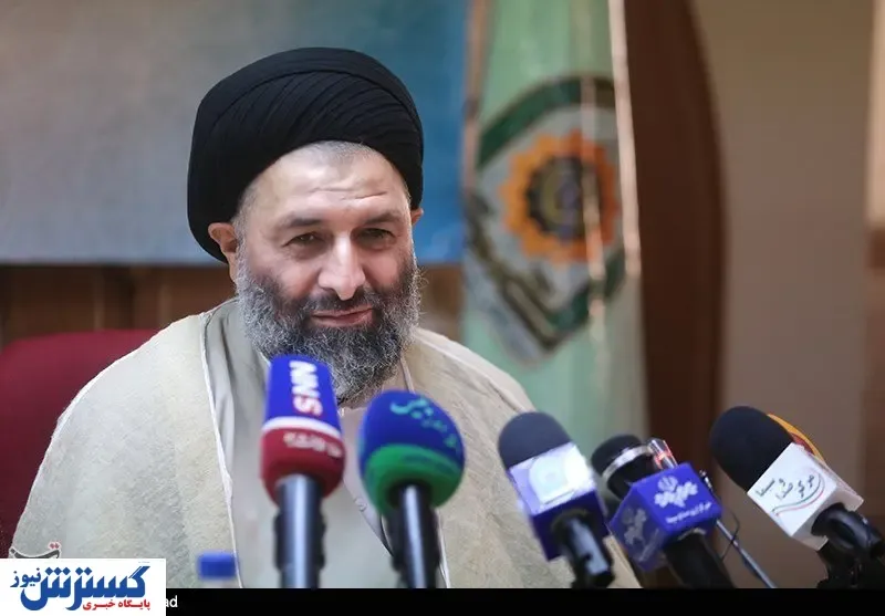 پلیس نباید روی مردم دست بلند کند
