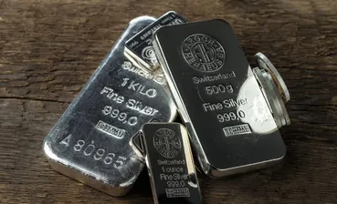 فشار سنگین چین به بازار نقره | سقوط قیمت از راه رسید؟