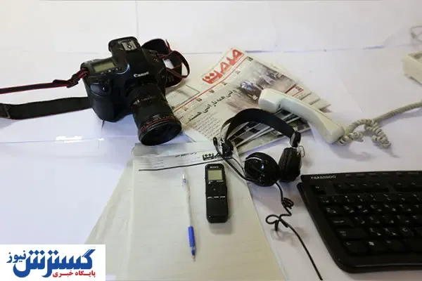 روزنامه‌نگار کسی است که معاش او از تحریریه تامین می‌شود