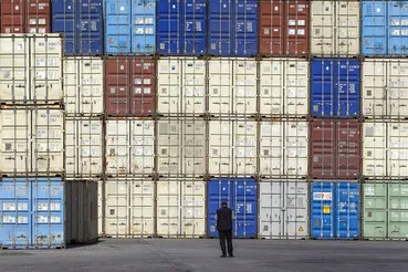 تغییر بنیادین در ساختار تجارت ایران / ترخیص ۱۰۰ درصدی کالاهای اساسی آغاز شد