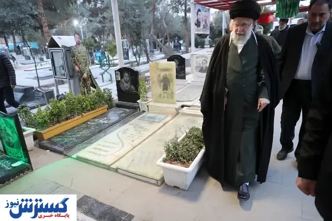رهبر انقلاب اسلامی در مرقد امام خمینی(ره) و گلزار شهدا حضور یافتند