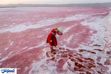 تصاویر/ دریاچه صورتی ایران را ببیند
