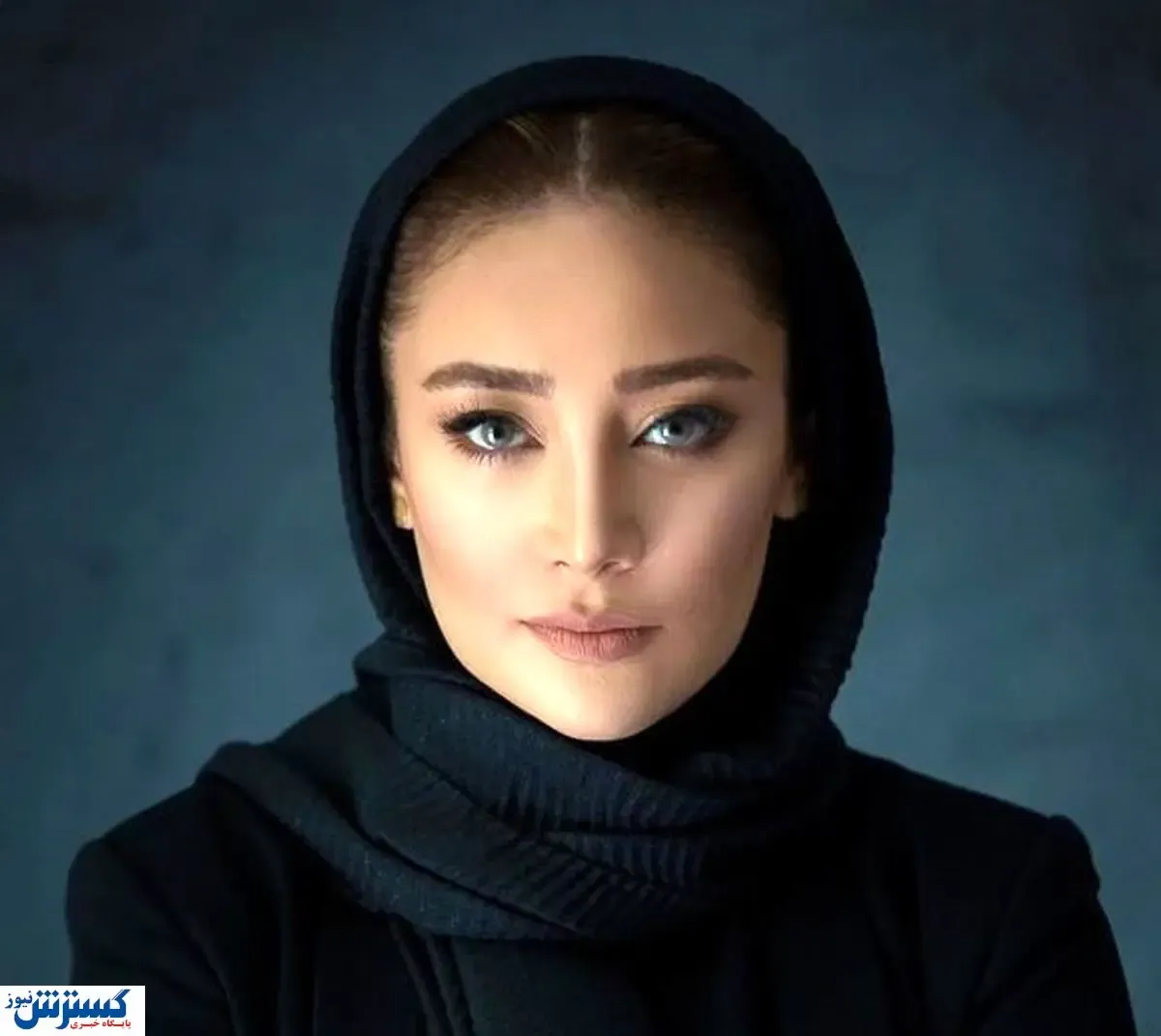 ژست زیبای بهاره افشاری در کنار چارلی چاپلین+ عکس