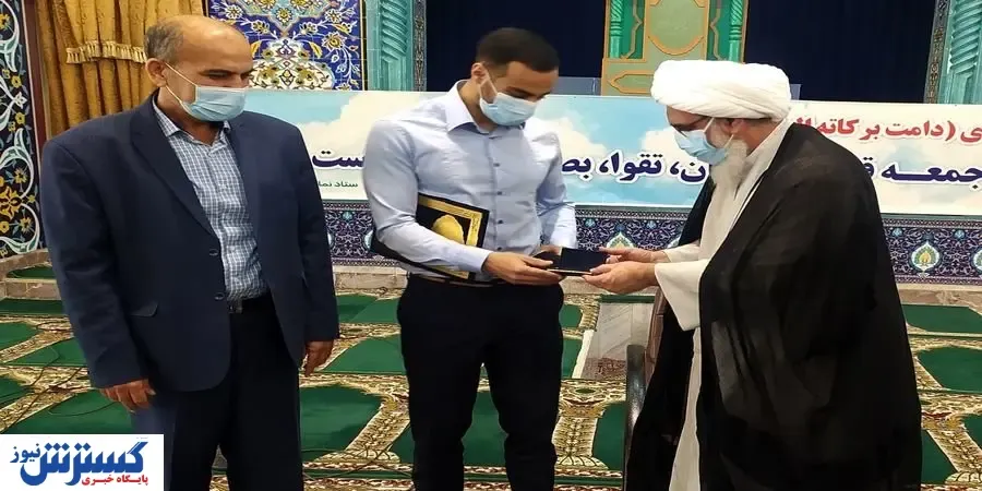 هدیه خاص رهبر انقلاب به ورزشکار بوشهری + عکس