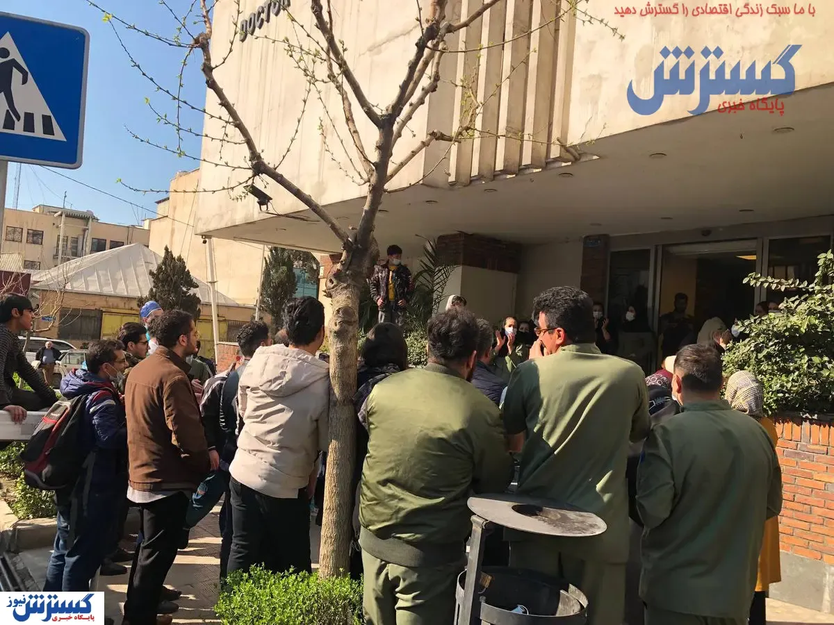 تجمع اعتراضی به حقوق و دستمزد پرسنل و پرستاران بیمارستانی در پایتخت