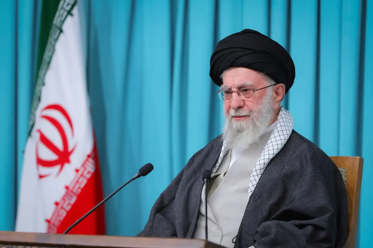 برای اولین بار/ عکسی که از شهید آیت‌الله خامنه‌ای منتشر شد + عکس