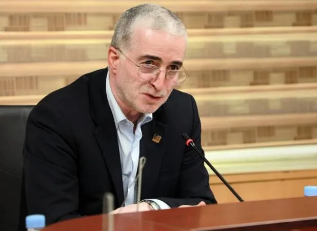 هجوم مردم برای تأمین نان و خوراکی‌ها / کالاهای اساسی به حد اضطرار رسیده است ؟