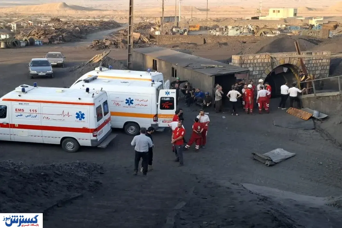تصاویر دردناک از لحظه خروج پیکر جان باختگان معدن طبس