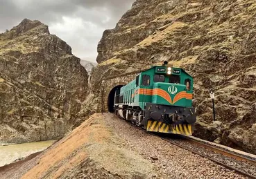 مقایسه قطارهای مسیر مشهد به تهران | کدام قطار برای شما مناسب‌تر است؟