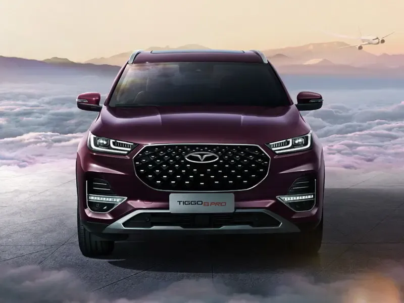 خودروی عجیب در خیابان‌های تهران شکار شد / پوشش با چمن مصنوعی