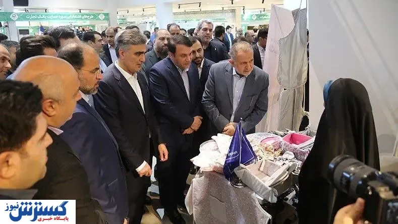 بازدید رئیس کل بانک مرکزی و سرپرست ستاد اجرایی فرمان انام(ره) از غرفه بانک سپه در نمایشگاه 