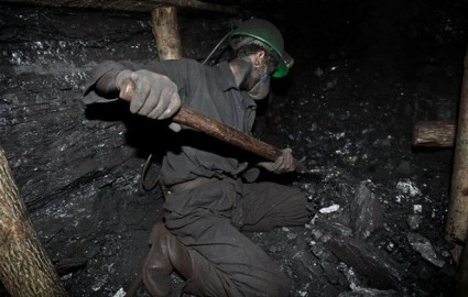 پیکر بی‌جان دومین معدنچی زیرآوارمانده معدن طزره دامغان پیدا شد