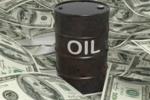 ۱۶ میلیارد دلار درآمد نفتی در ۶ ماه / دست دولت برای حمایت معیشتی بازتر شد