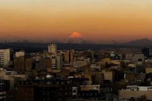پیشبینی بازار مسکن تا پایان سال ۱۴۰۵ / دلار و طلا چه بلایی سر خانه میآورند؟