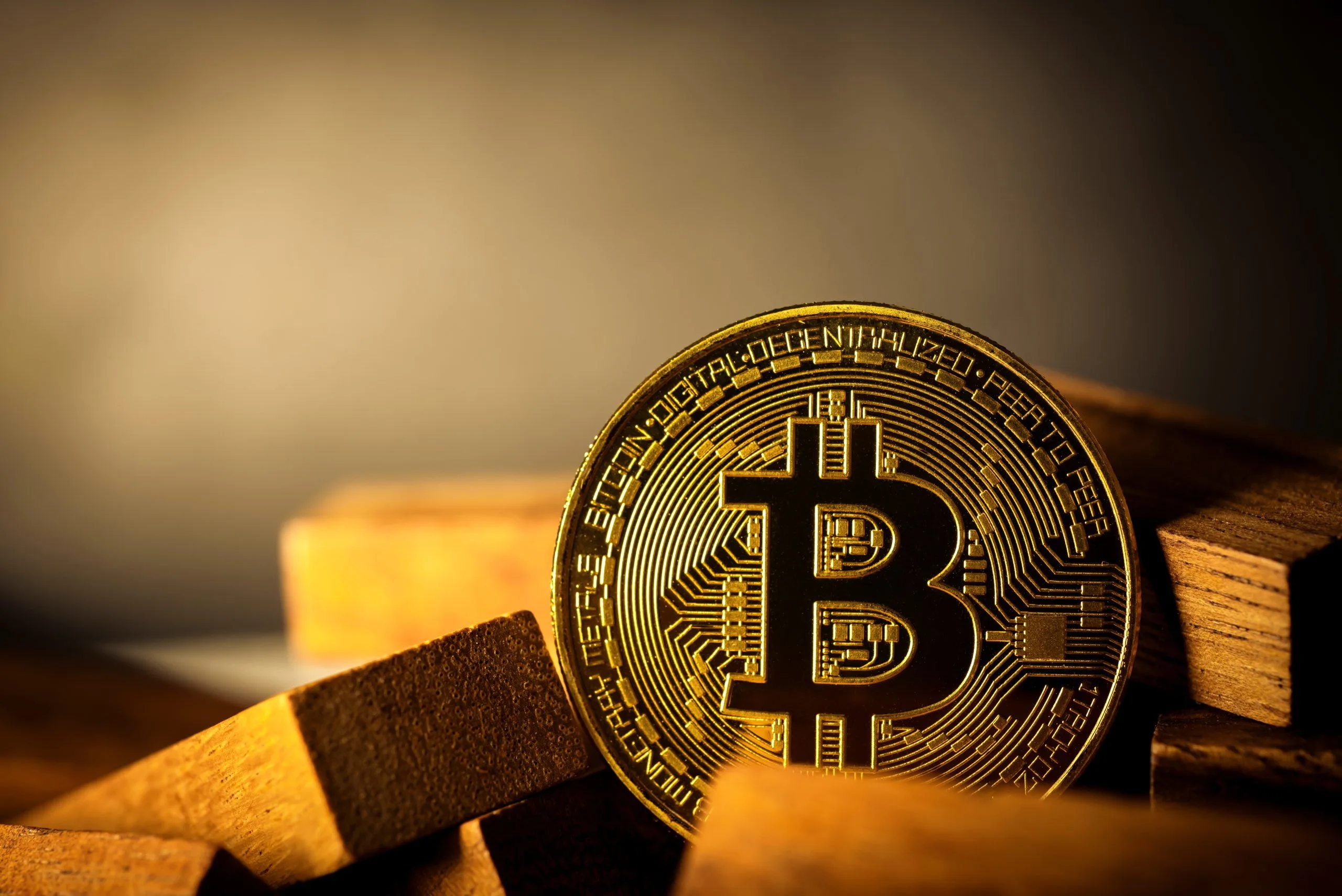 قیمت بیتکوین و اتریوم امروز شنبه ۱۱ مهر ۱۴۰۵ / چرا تتر همچنان میتازد؟
