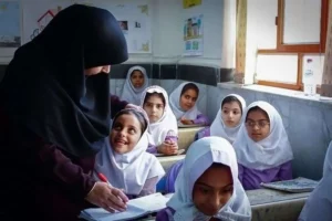 معلمان در تله فقر و فرسودگی / حقوق‌ها به هزینه‌های زندگی نمی‌رسد